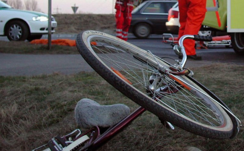 Biciclist din Cluj rănit grav într-un accident rutier