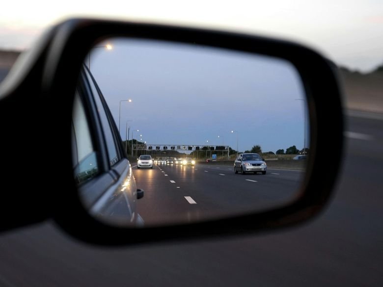 Cum funcționează aplicația prin care poți reclama șoferii agresivi în trafic / Ce manevre pot fi sesizate
