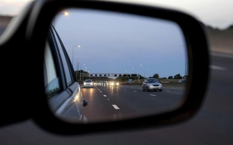 Cum funcționează aplicația prin care poți reclama șoferii agresivi în trafic / Ce manevre pot fi sesizate