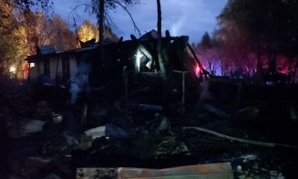 INCENDIU într-o gospodărie din județul Cluj. Focul s-a extins și la casa vecină