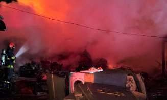 INCENDIU pe strada Cantonului din Cluj-Napoca / Ard mai multe locuințe / 80 de persoane au reușit să se autoevacueze