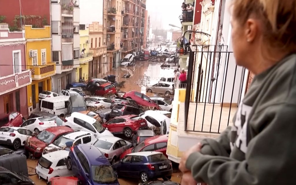 13 cetățeni români, dați dispăruți în urma inundațiilor catastrofale din Spania / Crește bilanțul morților