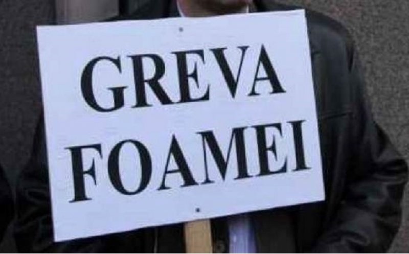 Protest la o bancă din Cluj: Două persoane au amenințat că intră în greva foamei și acuză instituția că nu i-ar fi ajutat să-și recupereze banii