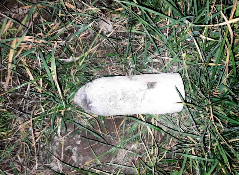 A dat peste un proiectil neexplodat din al Doilea Război Mondial în timp ce făcea lucrări agricole în curte