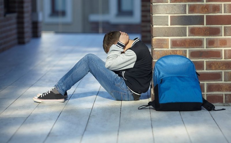Bullying-ul costă! O instanță a decis că un elev trebuie să-i plătească colegului agresat 25.000 de lei