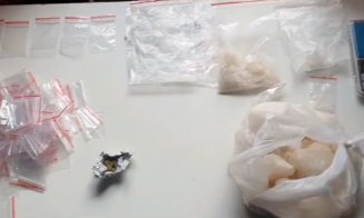 Doi bărbați din Cluj arestați pentru trafic de droguri. Ce au descoperit polițiștii în urma perchezițiilor