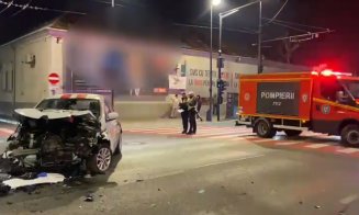Cum s-a produs accidentul grav de seara trecută din Cluj-Napoca. Impact VIOLENT între o ambulanță, o mașină și un autobuz CTP / Ce spune Poliția