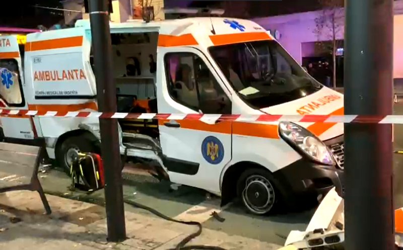 Cum s-a produs accidentul grav de seara trecută din Cluj-Napoca. Impact VIOLENT între o ambulanță, o mașină și un autobuz CTP / Ce spune Poliția