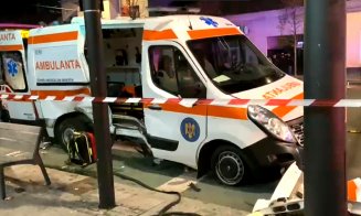 Cum s-a produs accidentul grav de seara trecută din Cluj-Napoca. Impact VIOLENT între o ambulanță, o mașină și un autobuz CTP / Ce spune Poliția