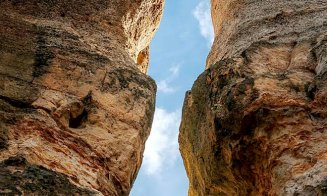 Cui nu-i plac poveștile, mai ales cele spuse cu talent de însăși Mama Natură! Meteora de Ardeal, un loc de basm, la o oră şi jumătate de Cluj-Napoca