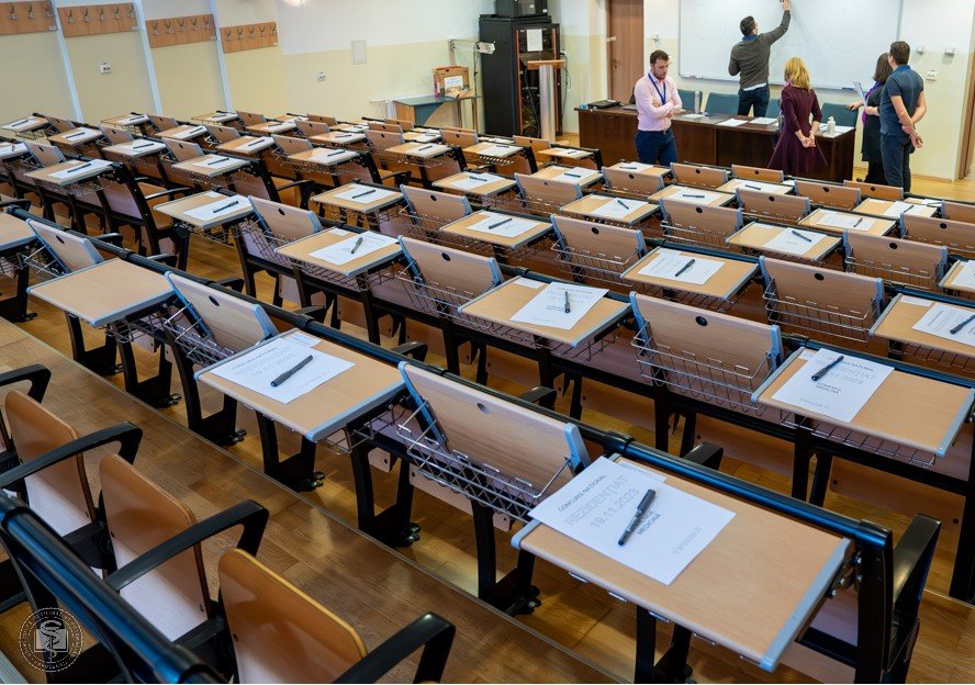 Rezidenţiat 2024: Peste 1.300 de candidaţi susțin examenul organizat de UMF Cluj/ Câte locuri sunt disponibile