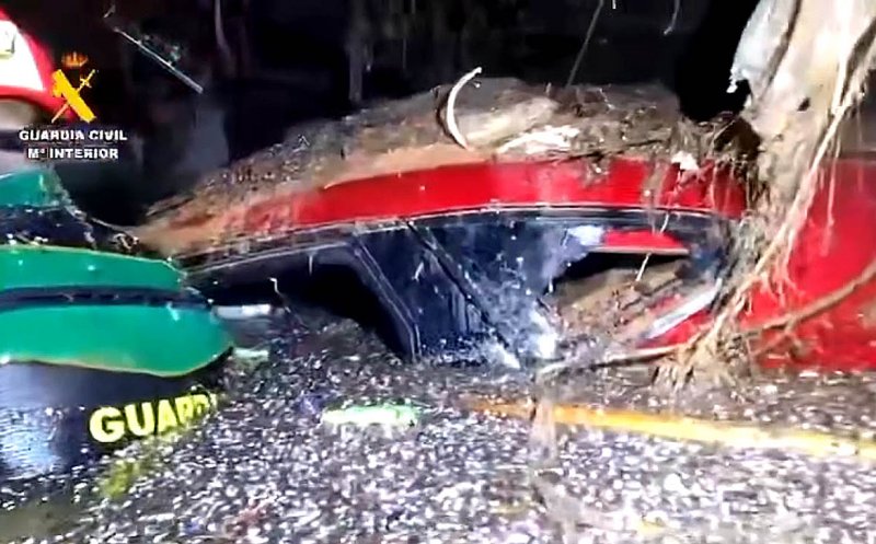 Alţi 2 români, printre MORŢII din Valencia în inundaţiile de acum 2 săptămâni / Cadavre neidentificate din cauza gradului ridicat de descompunere