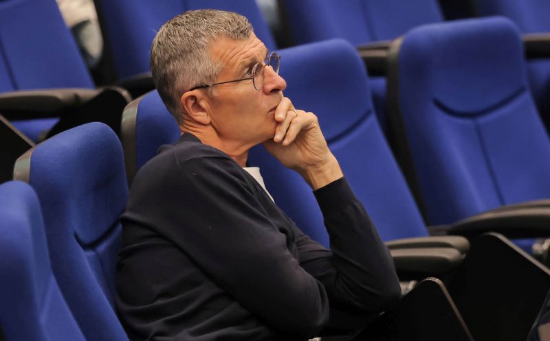 Ioan Ovidiu Sabău, cursant la Şcoala de Antrenori, alături de elita fotbalului românesc cu Licență Pro UEFA