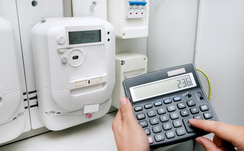 Care sunt românii ce ar putea plăti mai puțin pentru curentul electric după expirarea plafonări. Anunțul ministrului Energiei