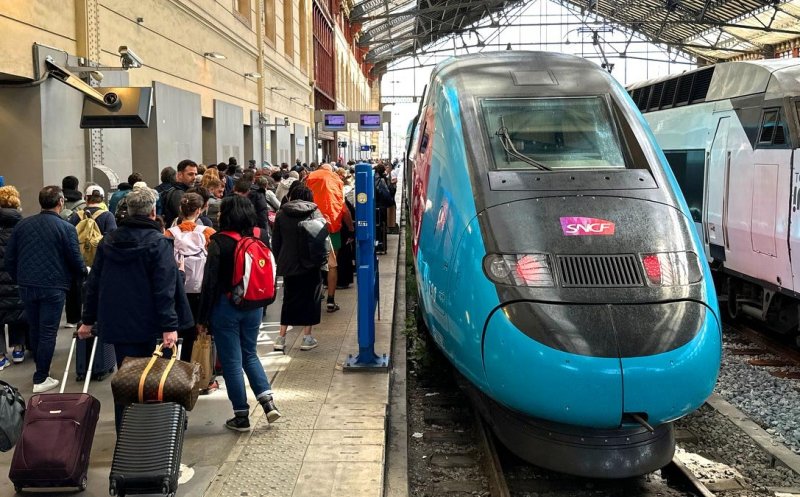 Avertizare de călătorie în Franța. Circulaţia feroviară, urbană şi interurbană va fi dată peste cap de o grevă