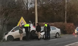 Accident între trei mașini pe Calea Turzii din Cluj. Bărbat consultat de medici