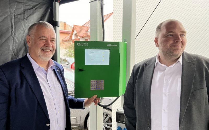 AROBS testează la Cluj un dispozitiv care se conectează la satelit și trimite mesaje RO-ALERT în zonele fără semnal. Voicu Oprean: „Ne dorim mii de echipamente în România”