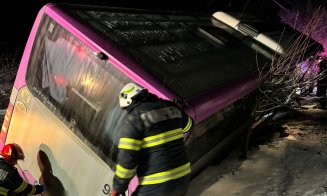 Un autobuz CTP a ajuns în șanț la Chinteni. Șoferul a avut nevoie de îngrijri medicale