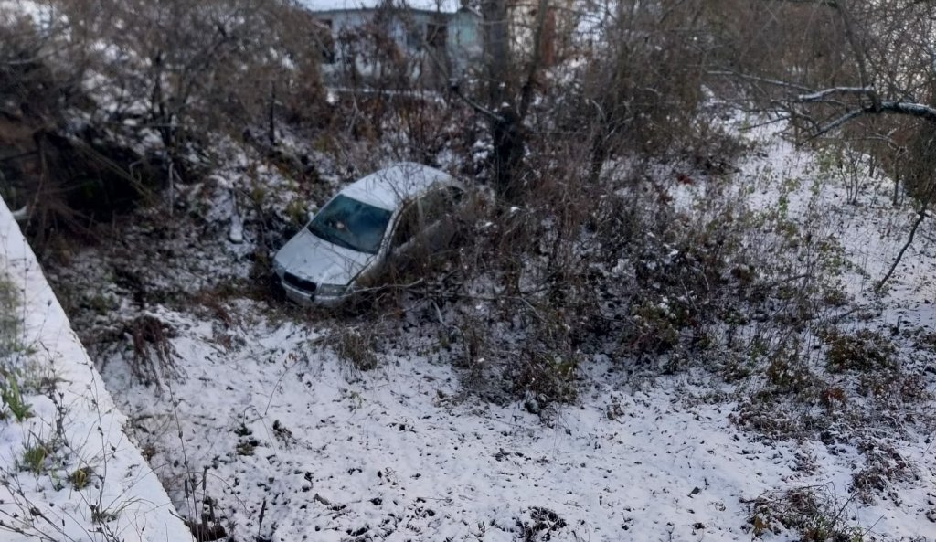 Mașină căzută sub un pod în județul Cluj