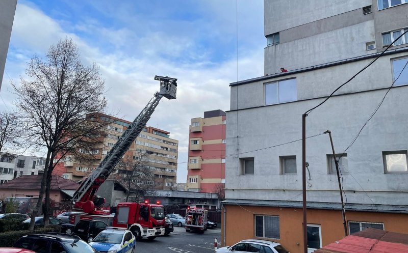 Minor, căzut de la etajul 6 al unui bloc în Mărăști. Tânărul a fost transportat la spital