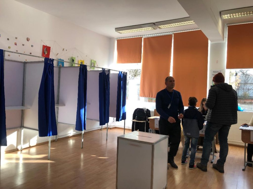 Ce așteptări au clujenii de la alegerile prezidențiale / „Foarte mulți merg la urne spunându-și că votează răul cel mai mic”