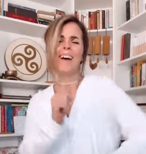 Soția lui Călin Georgescu, demonstrație de dans cu tapping pe net, care te scapă de boli: "Dă-ți palme iubitoare și vei simti o resetare"