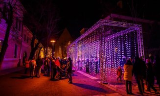 Un glob de zăpadă gigant, perdea de lumini și cadouri de Crăciun, la ''Celălalt Târg'' din Cluj-Napoca