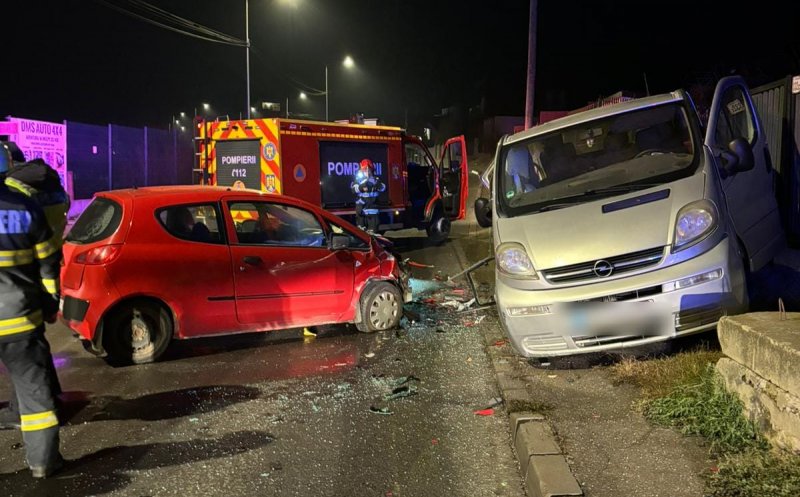 ACCIDENT GRAV în Cluj-Napoca între un autoturism și o autoutilitară / Victimă cu traumatism cranian
