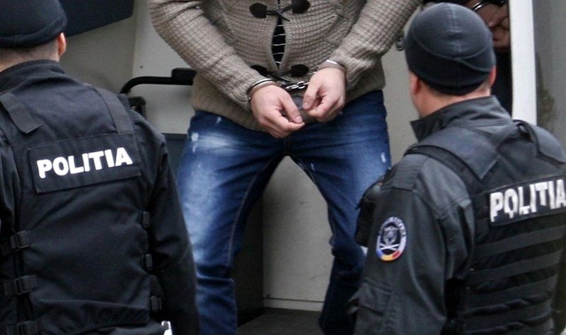 Tânărul de 22 de ani care și-a ucis mama într-o casă din Tureni a fost reținut de polițiști