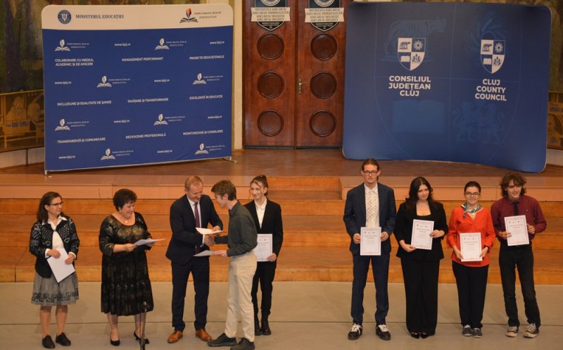 Elevii și profesorii merituoși ai Clujului, recompensați de Consiliul Județean: "Cea mai bună investiție pe care o pot face părinții este cea în educația copiilor lor"