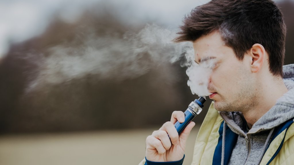 Vapatul afectează sănătatea vasculară şi nivelul de oxigen, chiar și în lipsa nicotinei - studiu