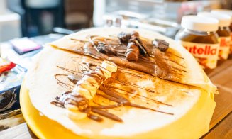 Ce găsești la Celălalt Târg din Cluj-Napoca și cât costă mâncarea și băutura: langos, clătite, vin fiert și cafea la 10 lei