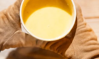 Ce găsești la Celălalt Târg din Cluj-Napoca și cât costă mâncarea și băutura: langos, clătite, vin fiert și cafea la 10 lei