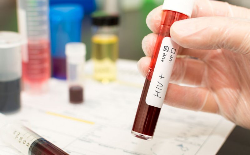Sute de cazuri noi de HIV/SIDA, depistate în primul semestru al acestui an. Care au fost principalele căi de transmitere