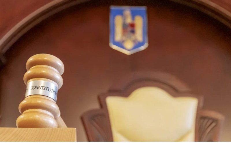CCR a amânat pentru luni decizia privind turul I al alegerilor prezidenţiale