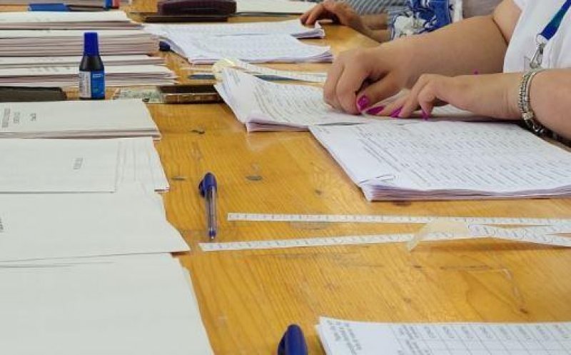ALEGERI PARLAMENTARE 2024: Clujul, în topul celor mai mulți votanți cu o oră înainte de închiderea urnelor / Peste jumătate dintre români, prezenți la secții