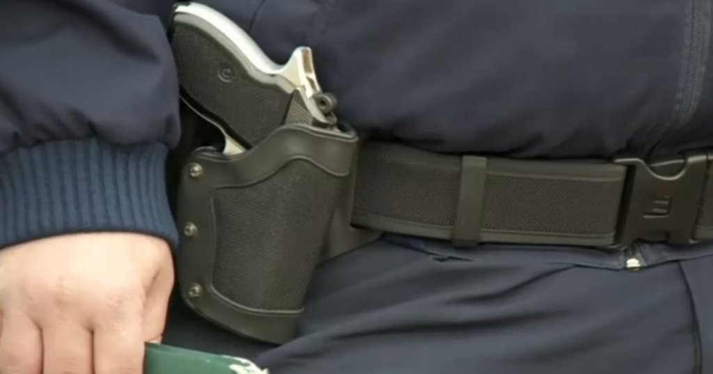 Foc de avertisment tras de polițiștii clujeni: bărbat înarmat cu topor și cuțit, oprit după ce a amenințat autoritățile