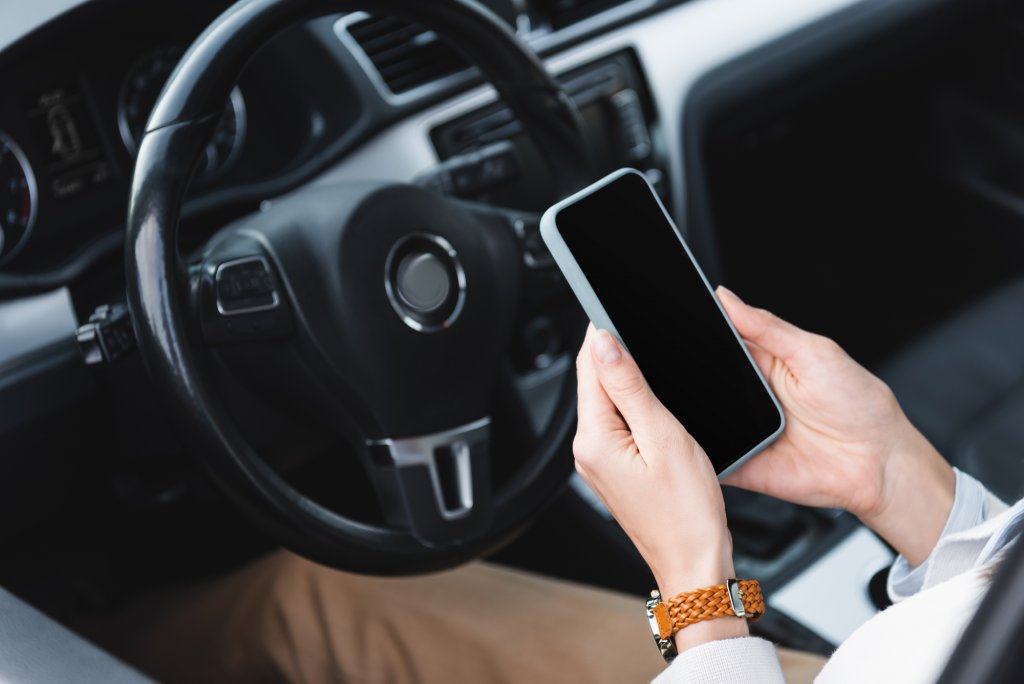Asigurarea internațională, valabilă și în format digital. Șoferii vor putea prezenta Cartea Verde pe telefon