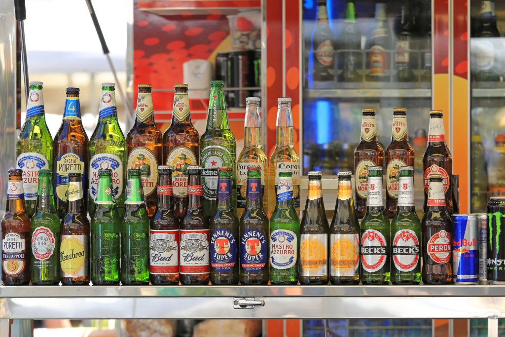 Un gigant de pe piața producătorilor de bere își vinde afacerile din Rusia