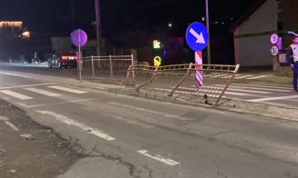 ACCIDENT sau CASCADORIE în Cluj: Mașină răsturnată, şofer băut