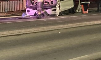 ACCIDENT sau CASCADORIE în Cluj: Mașină răsturnată, şofer băut