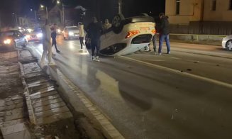 ACCIDENT sau CASCADORIE în Cluj: Mașină răsturnată, şofer băut