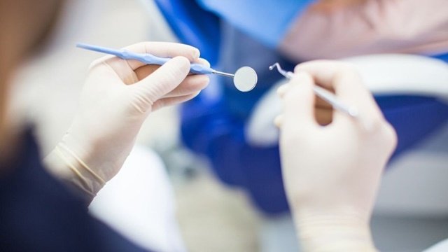 Proiect: Vouchere de 1.500 de lei pentru accesul copiilor la servicii stomatologice esenţiale