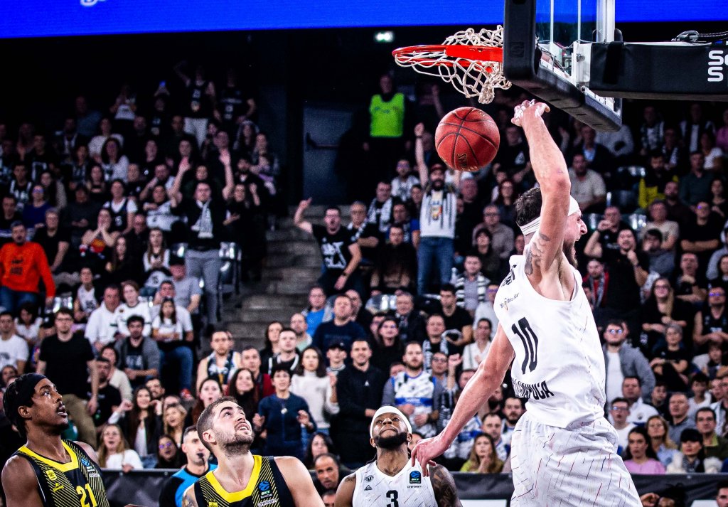 Zach Hankins a finalizat una dintre cele mai spectaculoase acțiuni ale lunii noiembrie în EuroCup