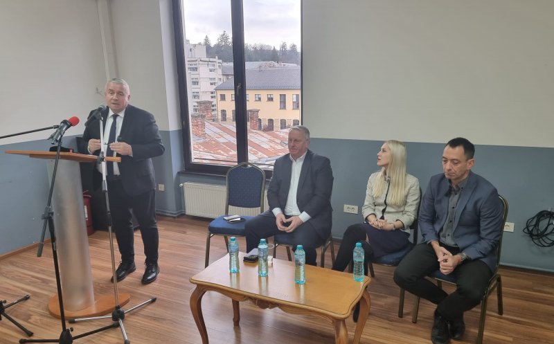 Liderii clujeni ai PNL, PSD, USR și UDMR și-au dat mâna pentru susținerea Elenei Lasconi: „Avem de ales între Europa vs Rusia”