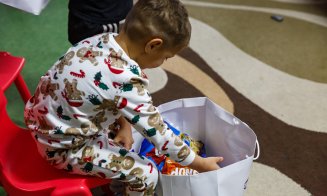 Primăria Cluj-Napoca a oferit cadouri și dulciuri copiilor de la Centrul de zi „Țara minunilor”