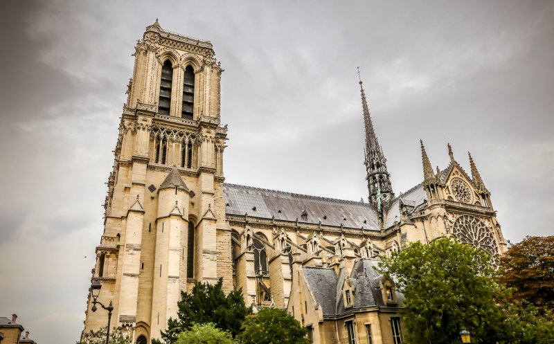 Notre Dame se redeschide după cinci ani. Trump, Biden și Macron vor fi prezenți la ceremonia de la catedrală