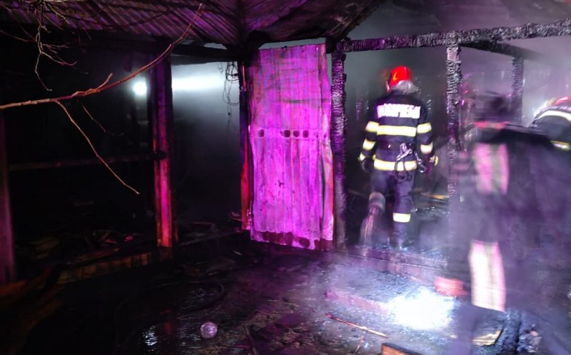 INCENDIU în judeţul Cluj: Le-a luat foc maşina în garaj. S-a făcut scrum
