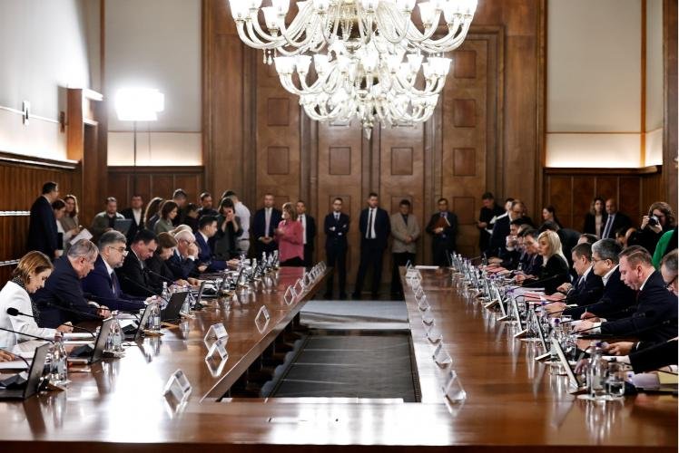 Guvernul suplimentează bugetele ministerelor Educaţiei, Agriculturii, Justiţiei şi Muncii