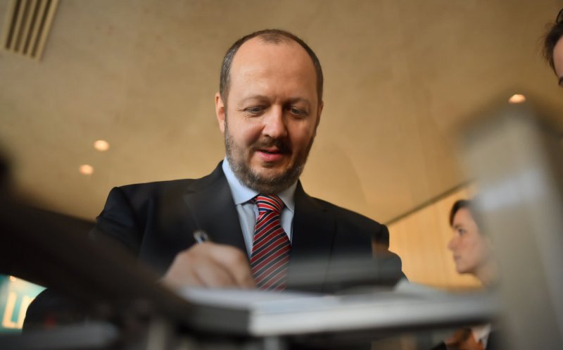 Adrian Papahagi, dialog halucinant cu un votant al lui Georgescu pe o cursă Wizz Air Cluj/Londra